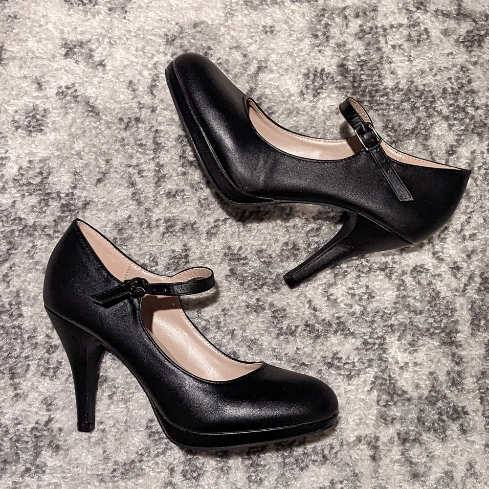 Forever Classic Black Heels SZ 7.5